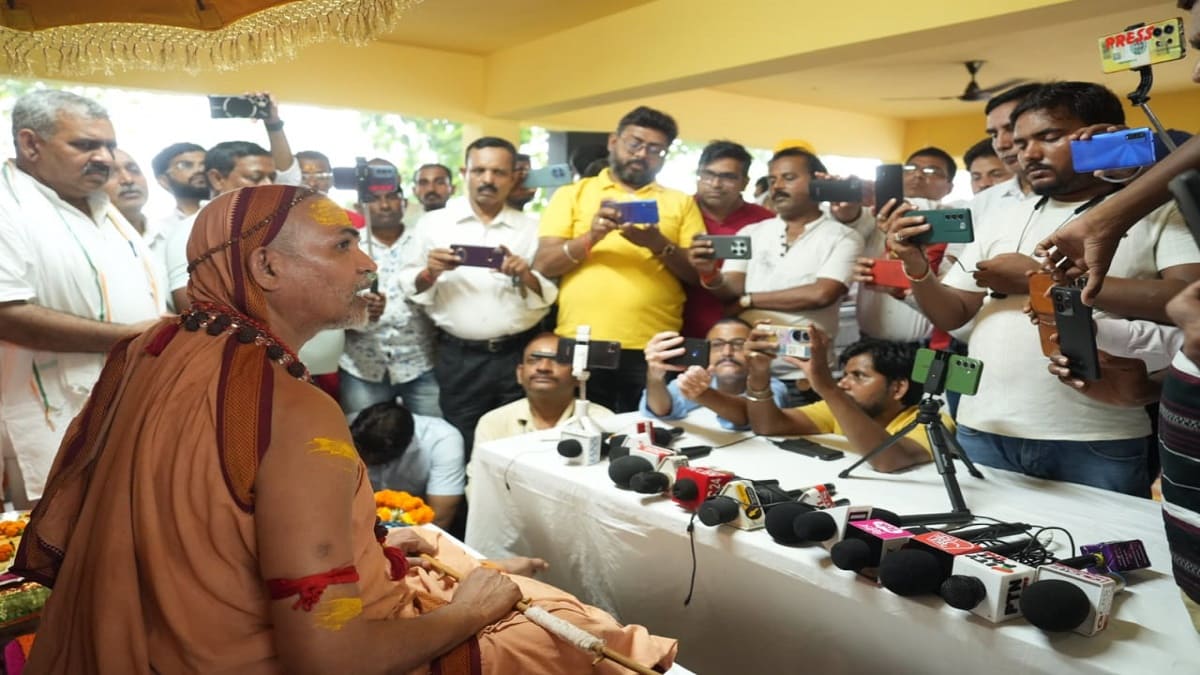 शंकराचार्य अविमुक्तेश्वरानंद महराज का गौभक्तों को संदेश, गौमाता के संरक्षण के लिए एकजुट हों, कहा – कंपनियों की साजिश से रहें सावधान