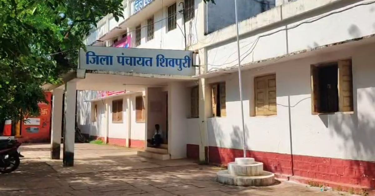 तत्कालीन सचिव और उसे बेटे पर FIR: जांच के बाद लिया एक्शन, ये है पूरा मामला