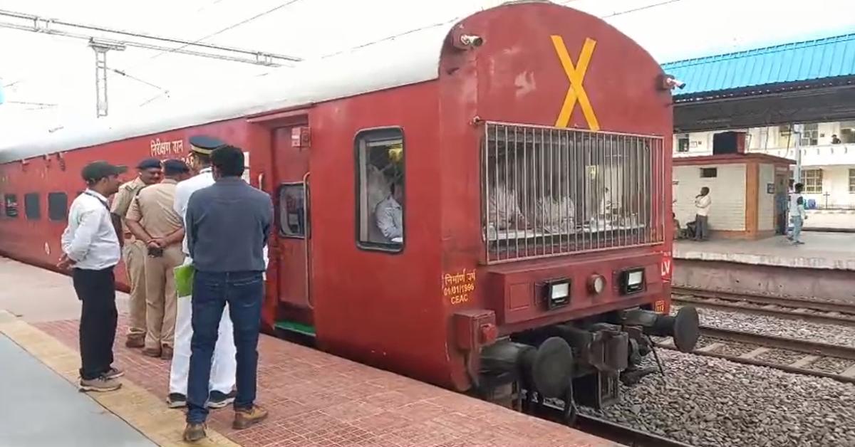 डबरा स्टेशन के पास ट्रेन पर पथराव: झांसी-इटावा एक्सप्रेस पर हुई पत्थरबाजी, यात्रियों में मचा हड़ंकप