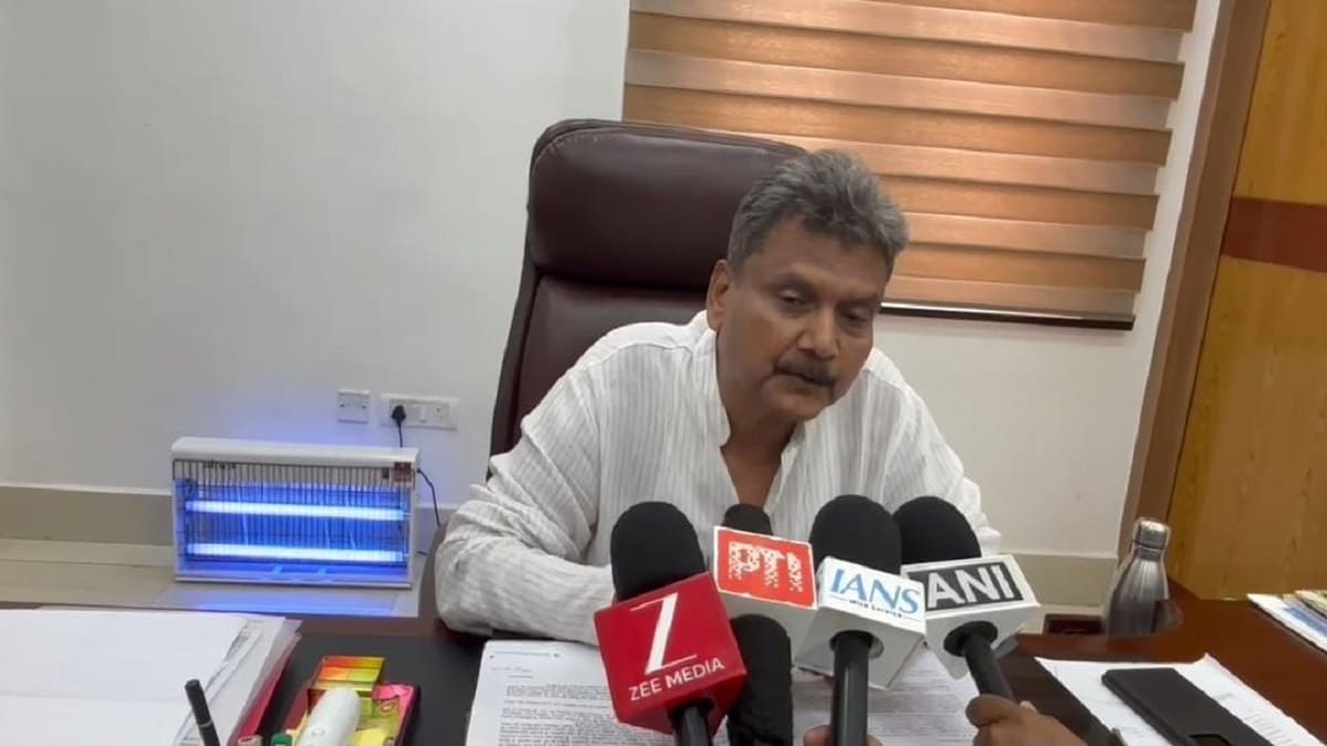 रोजगार की जगह मिल रही पुलिस की लाठियां, TRE-4 कैंडिडेट्स के मामले को लेकर बोले शिक्षा मंत्री, जल्द सुलझाएंगे मामला