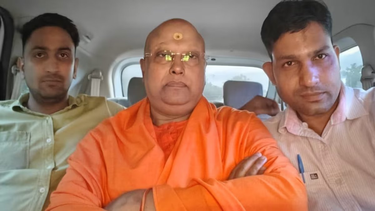 स्वामी चैतन्यानंद गिरफ्तार; आगरा के होटल में छिपा था, 17 छात्राओं ने यौन शोषण का लगाया है आरोप, पिछले 5 दिन से फरार था