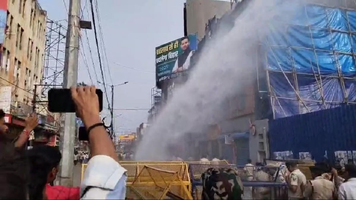 पटना में TRE 4 भर्ती को लेकर छात्रों का उग्र प्रदर्शन, पुलिस ने लाठीचार्ज और वाटर कैनन का किया इस्तेमाल, जानें क्या है पूरा मामला