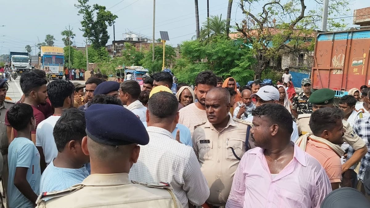 नालंदा में दर्दनाक हादसा: ट्रक ने दो को कुचला, एक की मौके पर मौत, दूसरे का अस्पताल में चल रहा इलाज, ग्रामीणों ने लगाया जाम