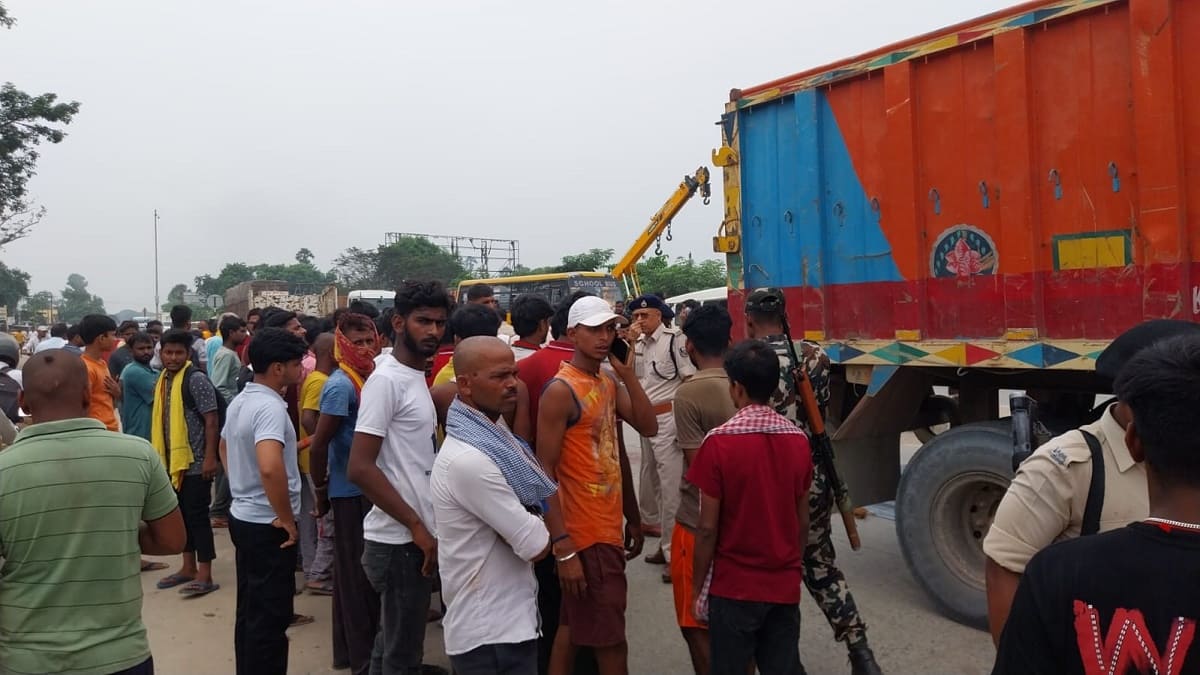 पटना-बक्सर फोरलेन पर दर्दनाक सड़क हादसा, रॉन्ग साइड से आ रहे ट्रक ने चालक को कुचला, मौके पर मौत