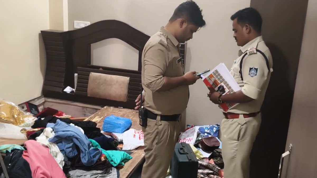 सूने मकान में चोरों ने बोला धावा: 15 तोला सोना और 5 लाख नगद सहित 20 लाख का सामान पार, मौके पर पहुंची पुलिस   