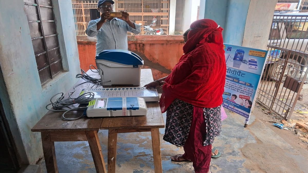 बिहार विधानसभा में चुनाव आयोग करेगा बड़ा बदलाव, बैलेट पेपर पर प्रत्याशी की रंगीन फोटो भी होगी शामिल
