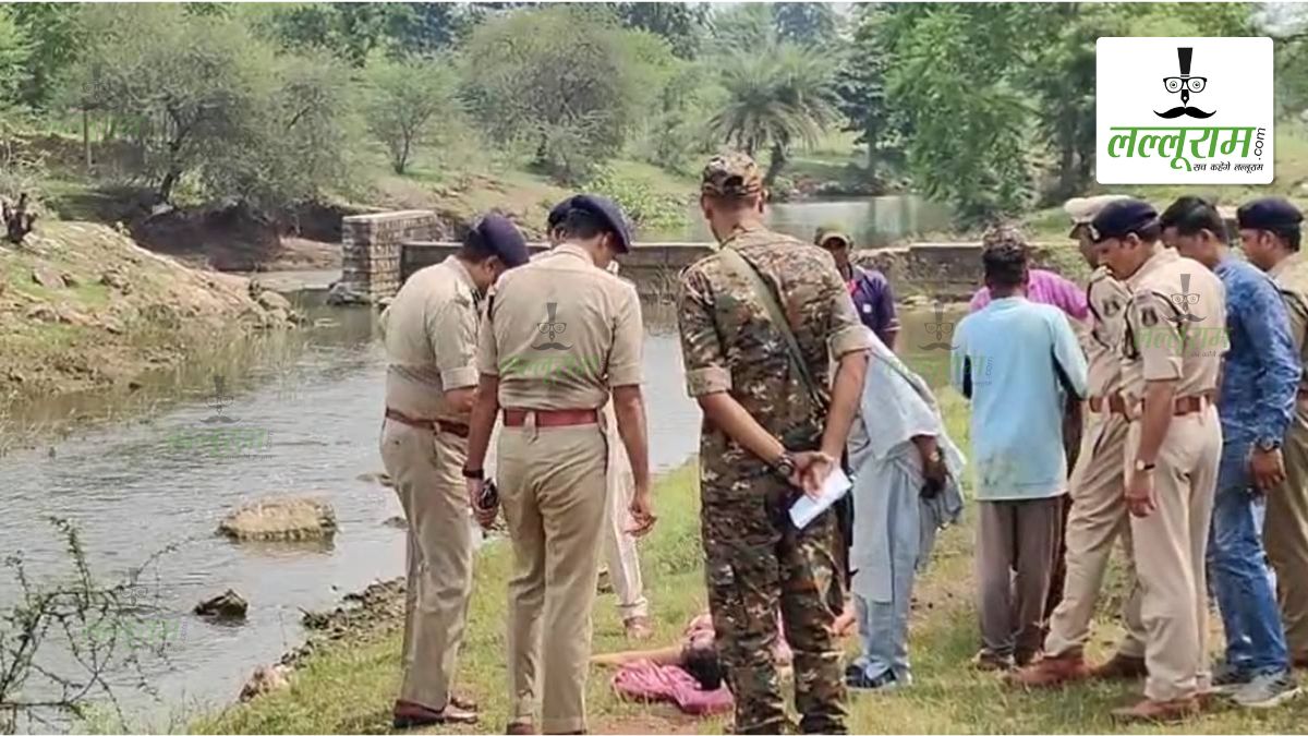 CG CRIME : महिला की सिर कुचली लाश मिलने से सनसनी, रेप के बाद मर्डर की आशंका, पुलिस-फॉरेंसिक टीम जांच में जुटी