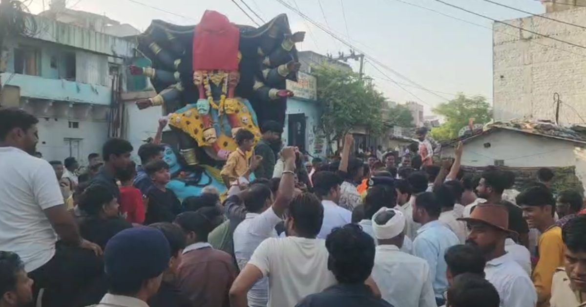 विदिशा में दुर्गा प्रतिमा पर पथराव! विशेष समुदाय के नाबालिक बच्चों ने फेंके पत्थर, खेल-खेल में हुई घटना