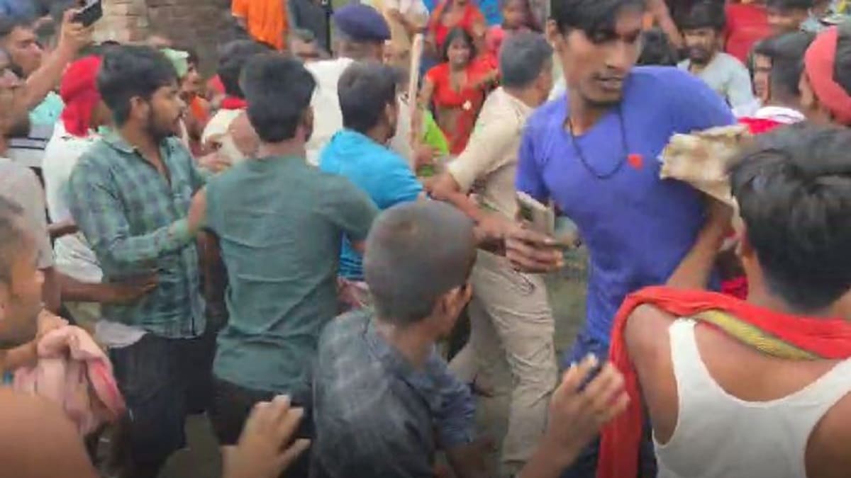 सहरसा में पुलिस अभिरक्षा में आरोपी की ग्रामीणों ने की पिटाई, हालात बेकाबू