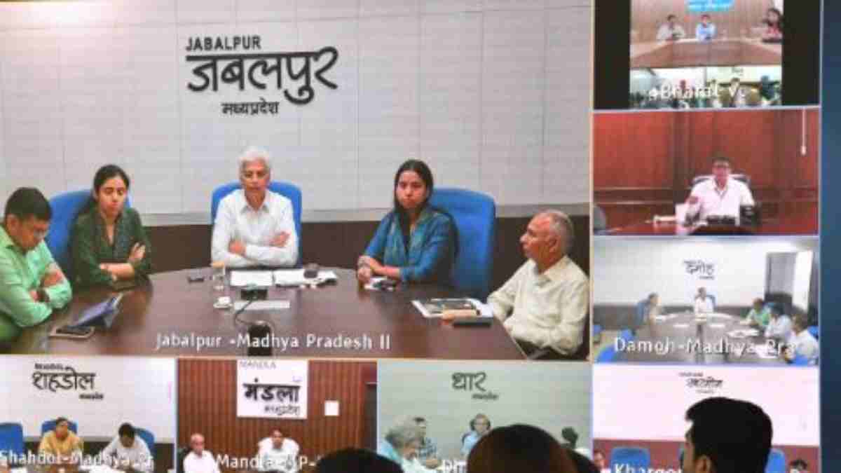 खाद वितरण मामले में चार जिलों की तारीफः मुख्यमंत्री की समीक्षा बैठक में बेहतर प्लानिंग की सराहना की, नवाचार अपनाने के दिए निर्देश