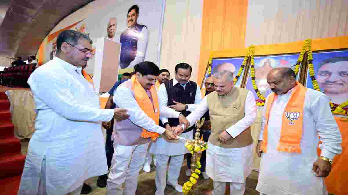 बीजेपी की कार्यशालाः सीएम डॉ मोहन ने विपक्ष की तुलना रावण से की, बोले- माता सीता का अपहरण करने साधु के वेश में आया है