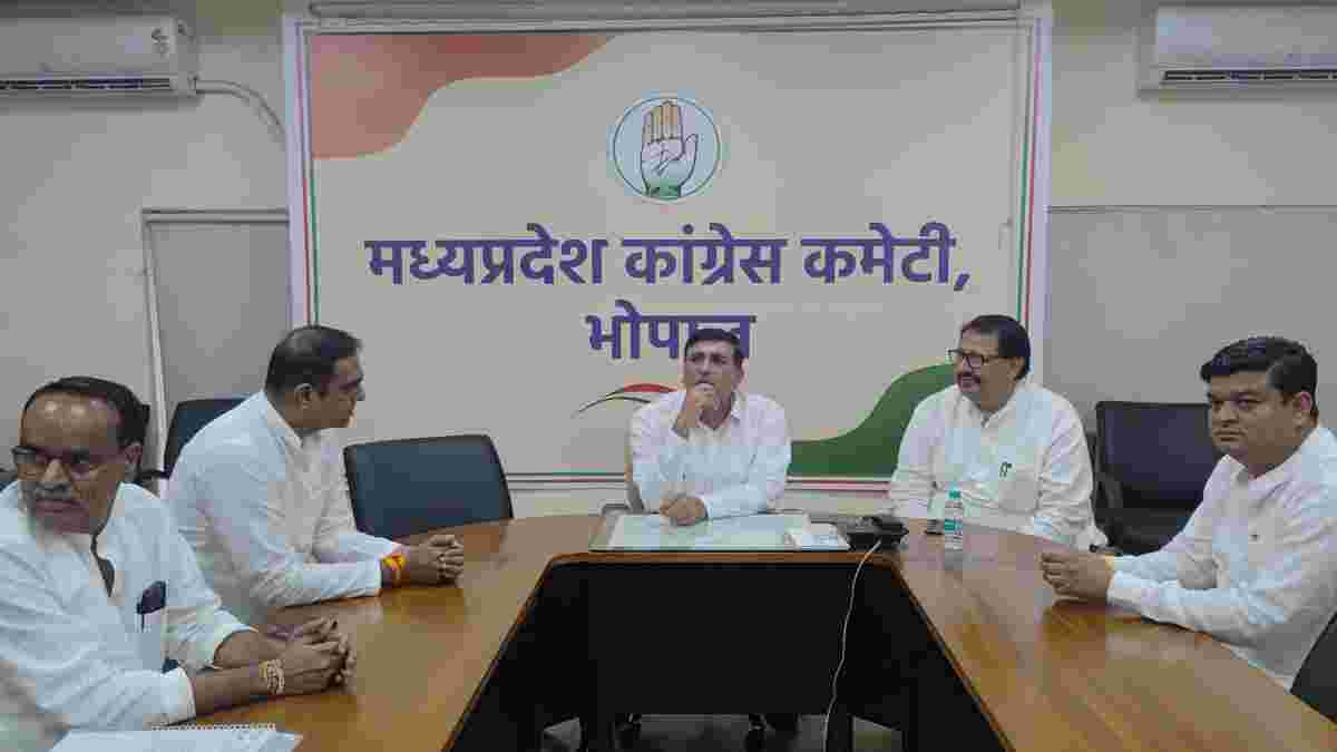 MP कांग्रेस जिला अध्यक्षों की बैठकः प्रदेश प्रभारी हरीश चौधरी ने बताया- सभी समन्वय बनाकर करना है काम