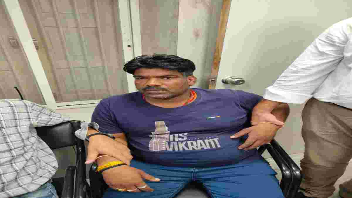 लोकायुक्त की बड़ी कार्रवाईः निगम का सफाई दरोगा ट्रैक्टर चालक से रिश्वत लेते रंगेहाथों पकड़ाया