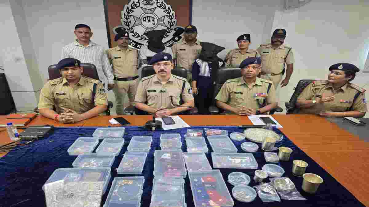 50 लाख की चोरी का 4 घंटे में खुलासाः हाउसकीपर ने ही दिया था वारदात को अंजाम, महिला समेत 2 आरोपी गिरफ्तार