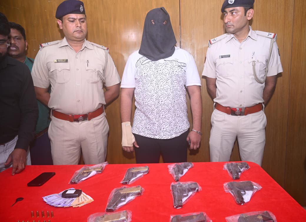 स्पेशल क्राइम यूनिट की बड़ी कार्रवाईः 10 सेमी-ऑटोमैटिक पिस्तौल के साथ आरोपी गिरफ्तार