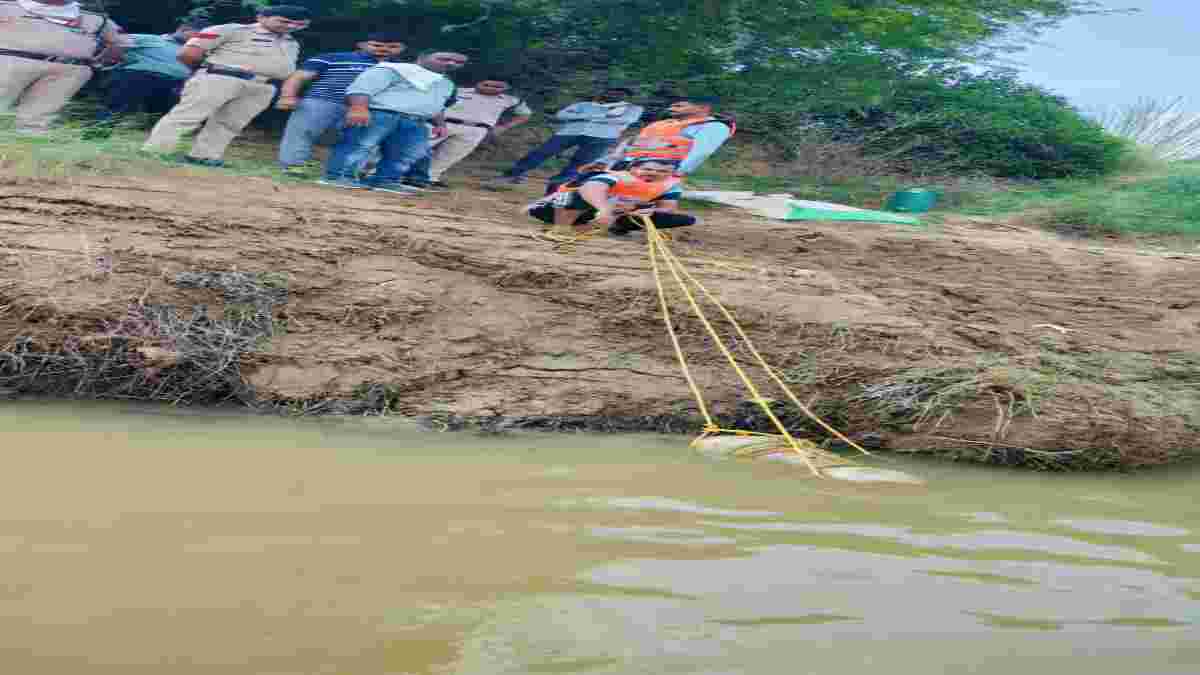 पिता ने उतारा था बेटी को मौत के घाटः प्रेम प्रसंग के चलते मारी थी गोली, 8 घंटे रेस्क्यू के बाद शव नदी से बरामद
