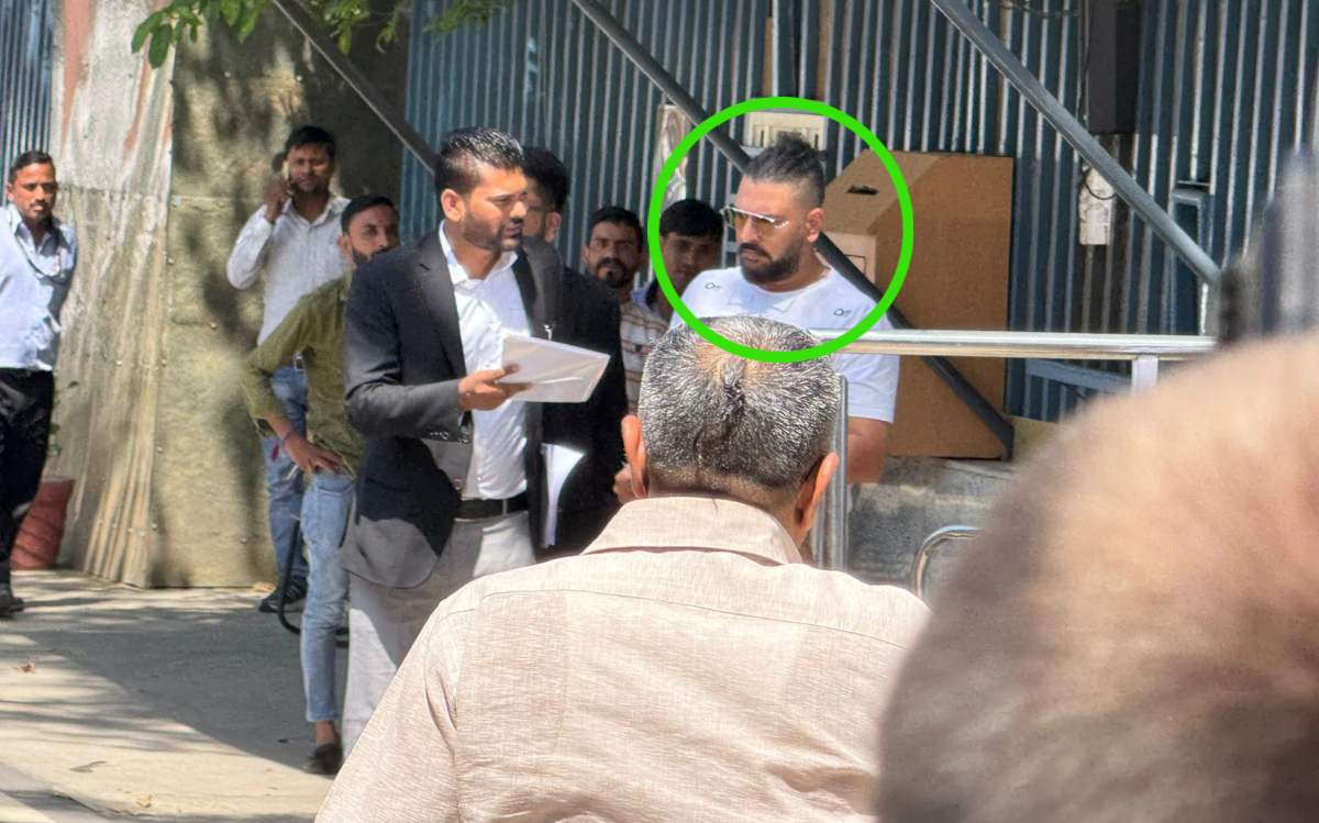 Yuvraj Singh At ED Office: ईडी दफ्तर पहुंचे युवराज सिंह, ऑनलाइन गेमिंग सट्टेबाजी एप मामले में हो रही पूछताछ, एक दिन पहले रॉबिन उथप्पा से आठ घंटे हुआ था सवाल-जवाब