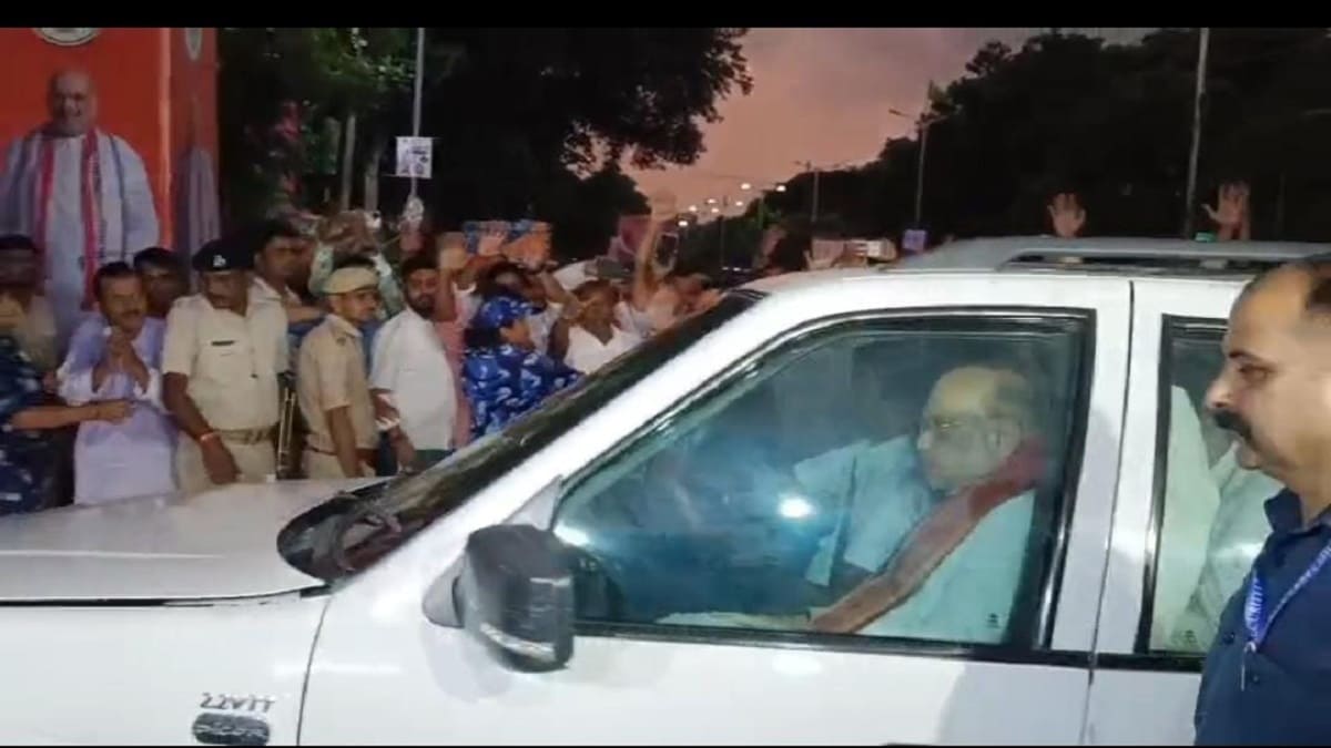 दो दिवसीय बिहार दौरे पर पटना पहुंचे केंद्रीय गृहमंत्री अमित शाह, चुनावी रणनीति पर फोकस, जानें क्या है दो दिनों का शेड्यूल