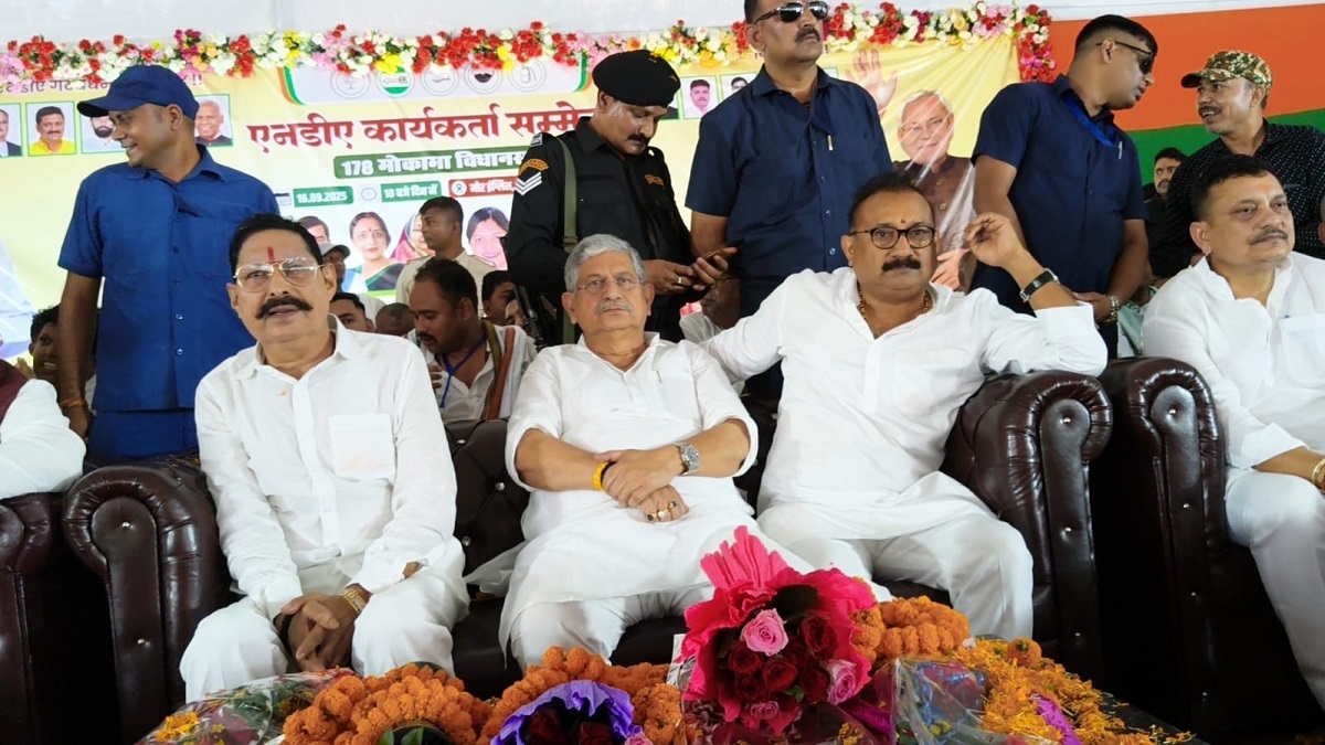 NDA के कार्यकर्ता सम्मेलन में गरमाया राजनीतिक माहौल, अनंत सिंह खुद को बताया सदस्य, विरोधियों को दी चेतावनी