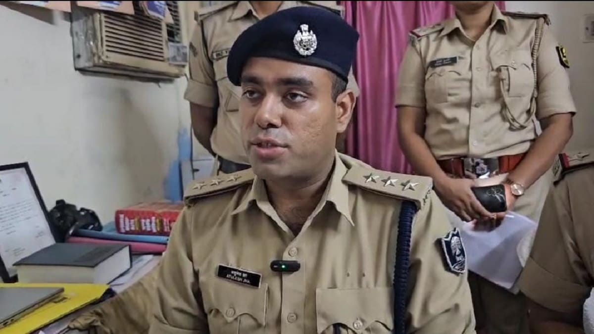 सासाराम के डेहरी में बड़े सायबर ठग की गिरफ्तारी, एटीएम कार्डों से की लाखों की ठगी
