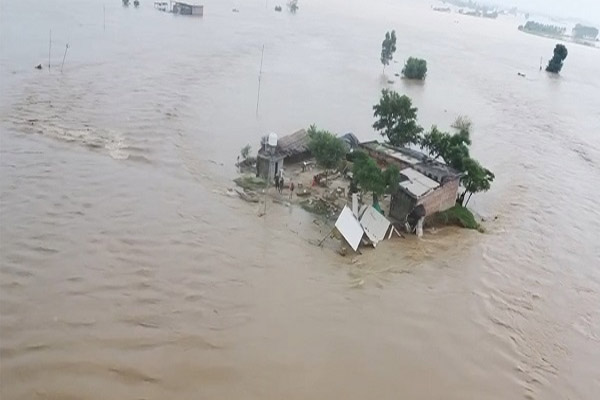 ब्यास नदी की हालत गंभीर, निचले स्तर के लोगों को भेजा जा रहा सुरक्षित स्थानों में