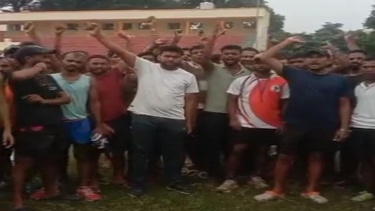 भागलपुर में होम गार्ड भर्ती में देरी से भड़के अभ्यर्थी, टीएनबी कॉलेज स्टेडियम में किया प्रदर्शन