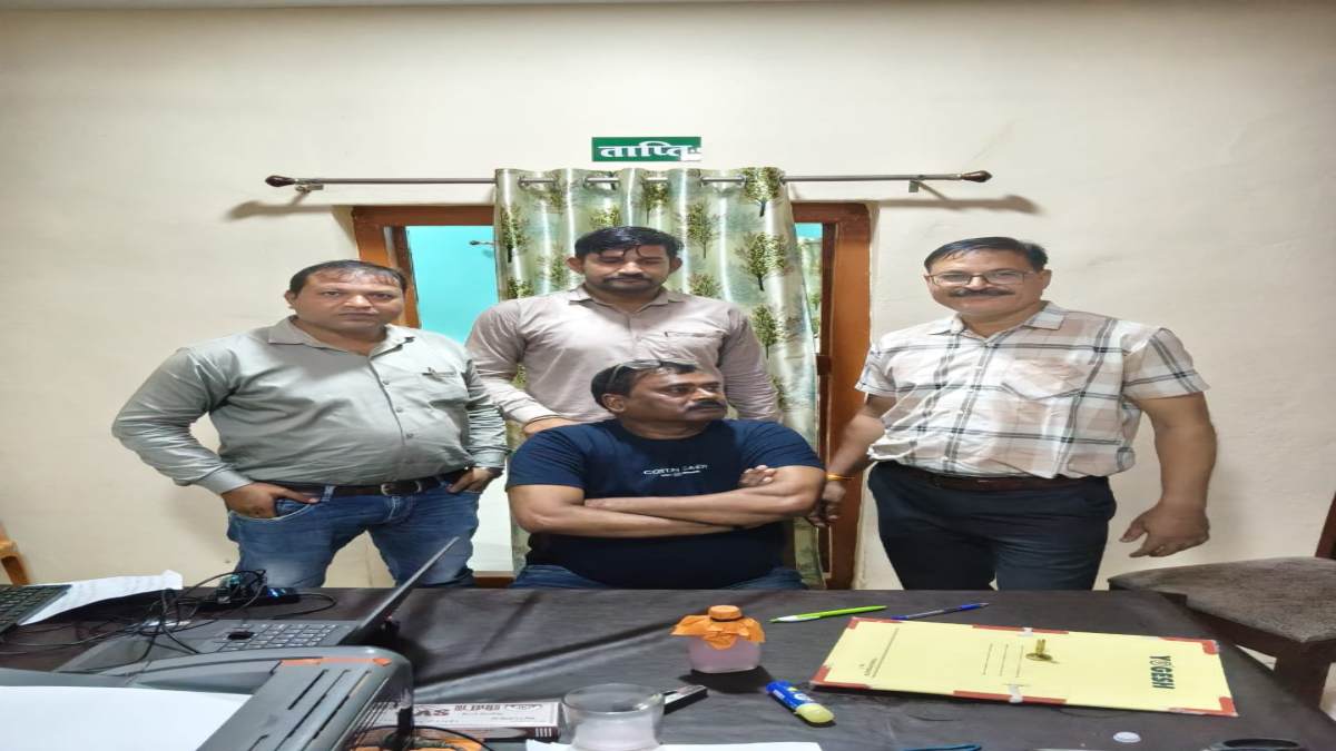 लोकायुक्त की बड़ी कार्रवाई: डिप्टी रेंजर 3 हजार घूस लेते गिरफ्तार, घर बनवाने की परमिशन देने के एवज में की थी पैसों की डिमांड