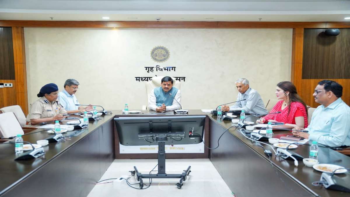 CM डॉ. मोहन की बड़ी बैठक, स्टेट सिचुएशन रूम से ली वर्षा और गणेश प्रतिमाओं के विसर्जन की जानकारी, अतिरिक्त व्यवस्थाएं रखने के दिए निर्देश