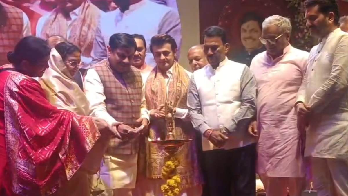 30 साल पहले इंदौर में लता मंगेशकर अलंकरण समारोह में सोनू निगम ने किया था परफॉर्म, आज उसी सम्मान से नवाजे गए सिंगर, CM डॉ. मोहन बोले-ऐसा लग रहा जैसे अमावस की रात में पूनम का चांद आया