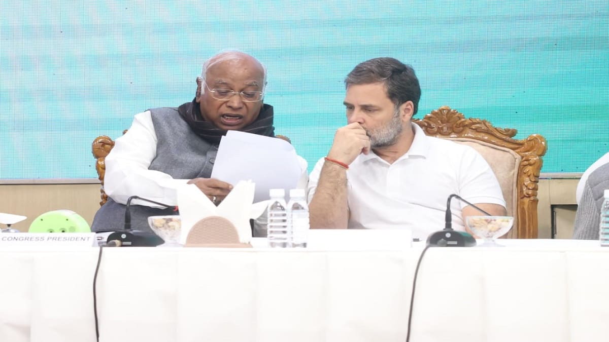 बिहार चुनाव से पहले कांग्रेस ने लिया बड़ा फैसला, प्रदेश इलेक्शन कमेटी का गठन, 39 नेताओं को मिली जिम्मेदारी
