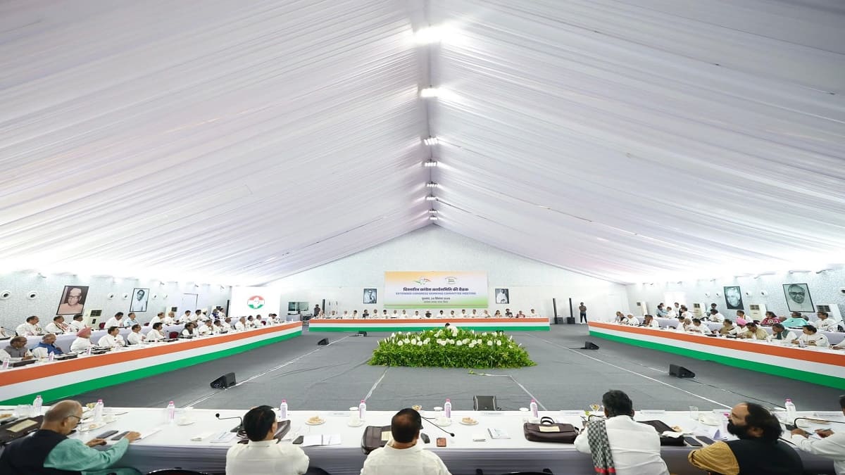 पटना में पहली बार CWC की बैठक, कांग्रेस का बीजेपी पर सीधा हमला: वोट चोरी से बनी सरकार अब जमीन भी चुराएगी