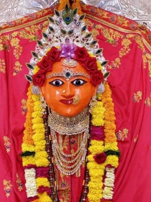 Shardiya Navratri 2025: महिषासुर मर्दिनी मंदिर जहां दिन में तीन बार रूप बदलती हैं माता
