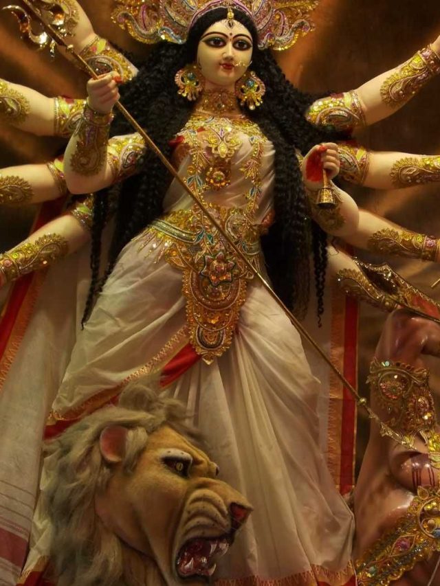 Durga Puja Calendar 2025: संधि पूजा से लेकर सिंदूर खेला तक, देखें दुर्गा पूजा के 5 दिनों का कैलेंडर