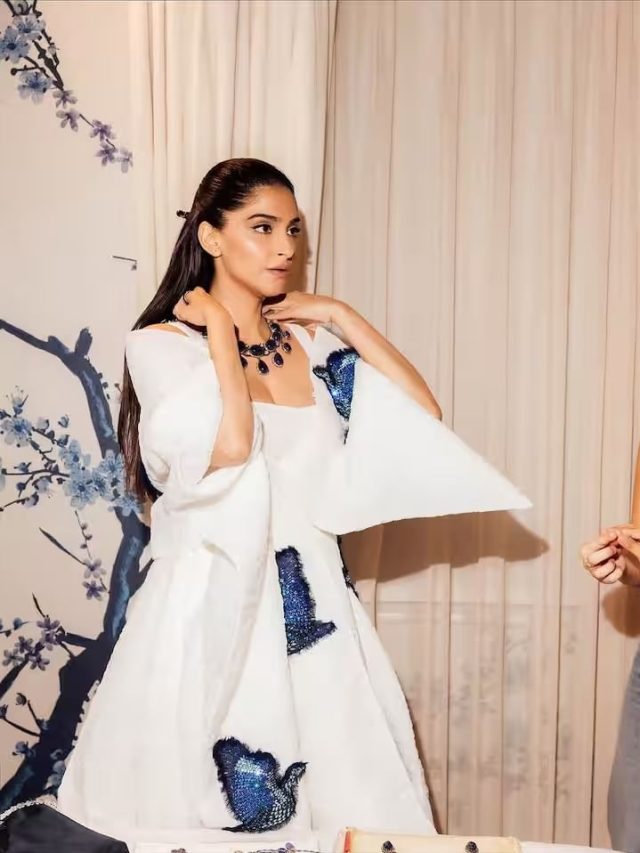 London Fashion Week: विदेशी धरती में राजस्थानी विरासत की झलक, देखिये सोनम कपूर का यूनिक लुक…