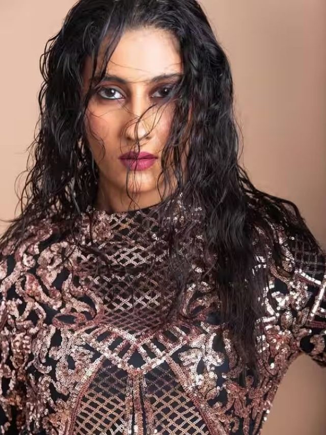 सुष्मिता सेन की बेटी रेनी सेन खूबसूरती में हीरोइनों को कर रही हैं फेल, देखिये ग्लैमरस तस्वीरें