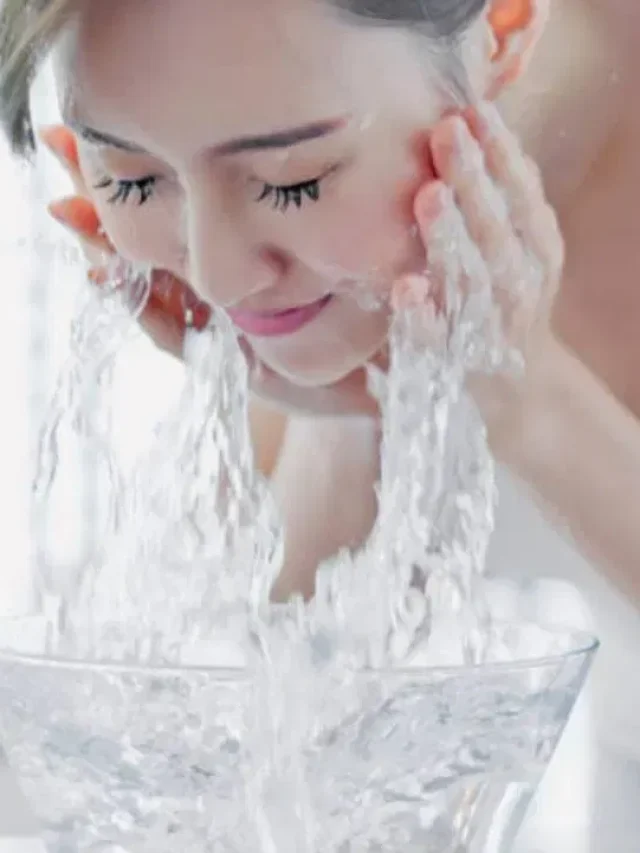 Face Wash Tips for Women: दिन में कितनी बार फेस वॉश करना जरूरी है