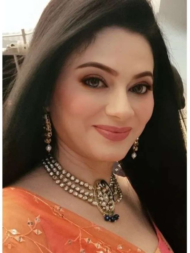 Tassnim Nerurkar Glamorous Look: अनुपमा की समधन ग्लैमरस लुक में ढाती हैं कहर, देखिये तस्वीरें
