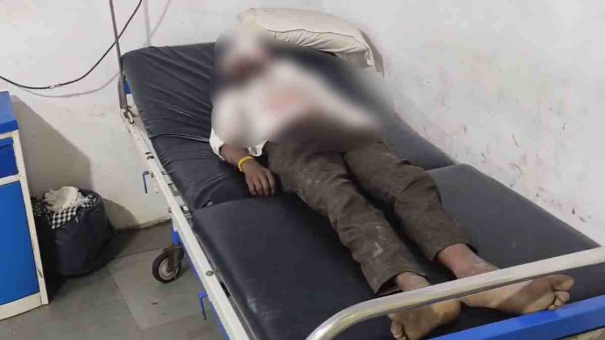 नई सड़क बनते देख रहे थे, मकान की गैलरी गिरने से 3 लोग दबे, चार बहनों के इकलौते भाई की मौत, महिलाएं घायल