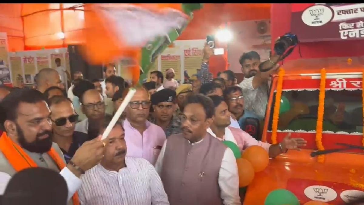 बिहार ने पकड़ी चुनावी रफ्तार! 120 प्रचार वाहनों को दिखाई गई हरी झंडी,बीजेपी प्रदेश अध्यक्ष बोले, घर-घर पहुंचाएंगे बिहार की बदली तस्वीर