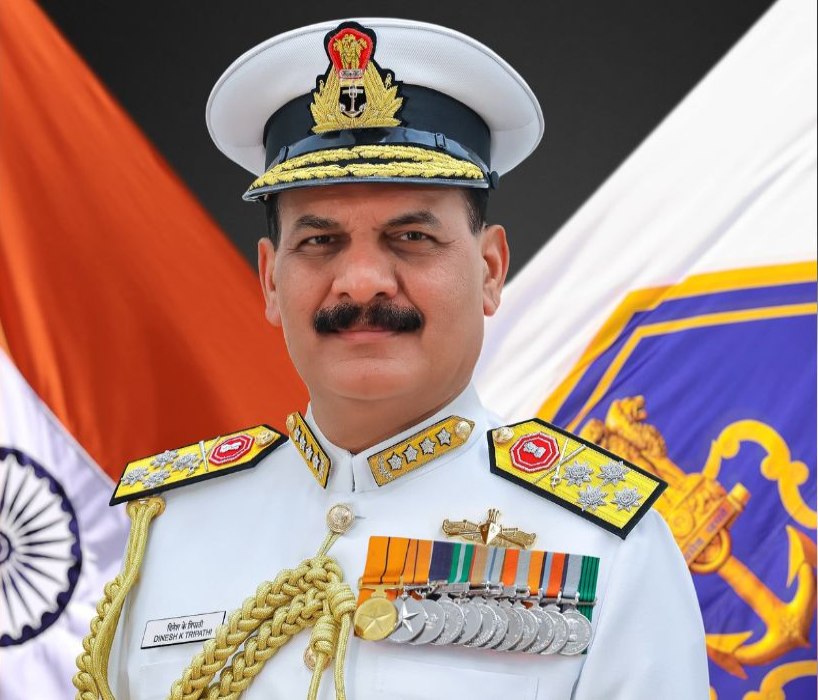 श्रीलंका की 4 दिन की आधिकारिक यात्रा पर निकले नौसेना प्रमुख एडमिरल दिनेश त्रिपाठी, PM हरिनी से करेंगे मुलाकात ; समुद्री सुरक्षा समेत अन्य कई मुद्दों पर होगी चर्चा