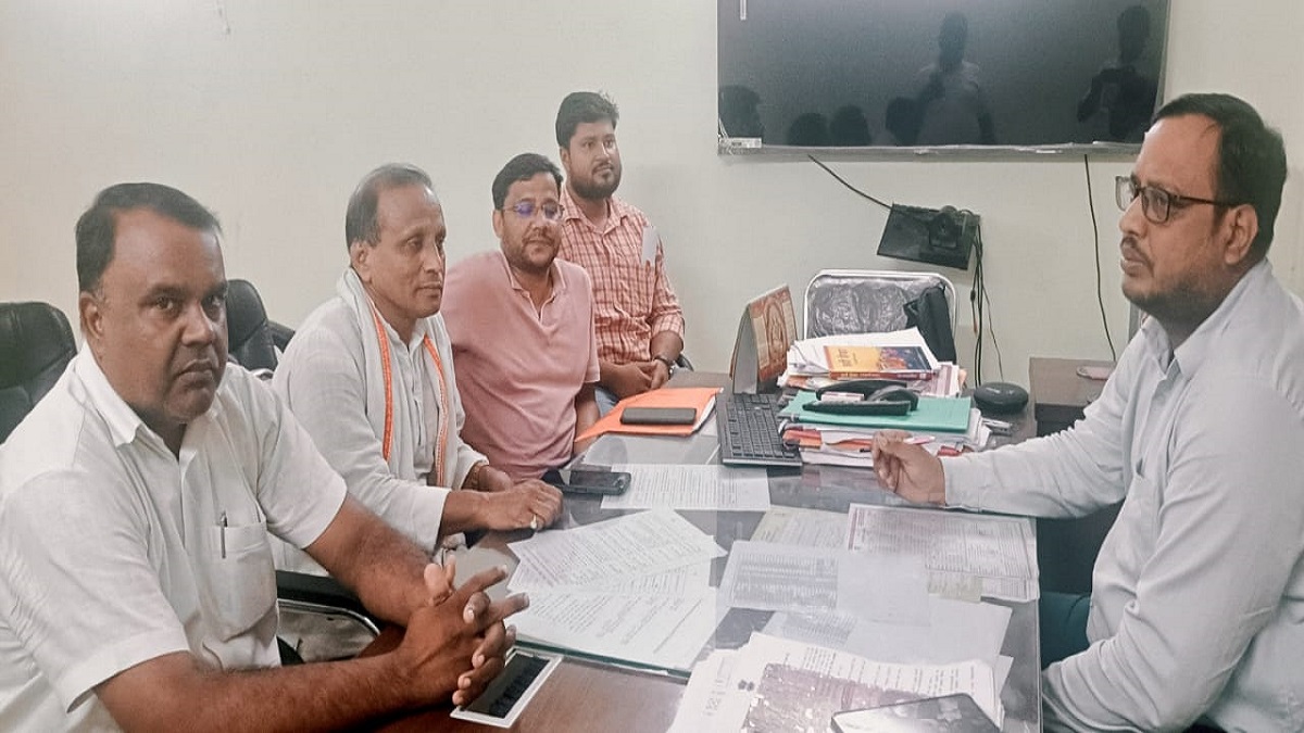शिक्षकों की लंबित समस्याओं को लेकर प्रतिनिधिमंडल की डीपीओ से मुलाकात, प्रोन्नति, ईपीएफ और वेतन निर्धारण पर उठी आवाज, मिला आश्वासन