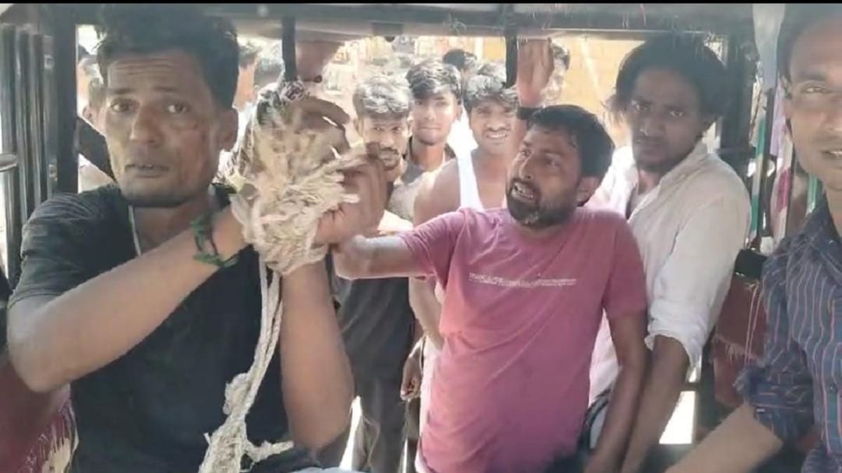 कटिहार में ई-रिक्शा चोरी के आरोप में युवक की सरेआम पिटाई, हाथ बांधकर भीड़ ने किया ‘फैसला ऑन द स्पॉट’