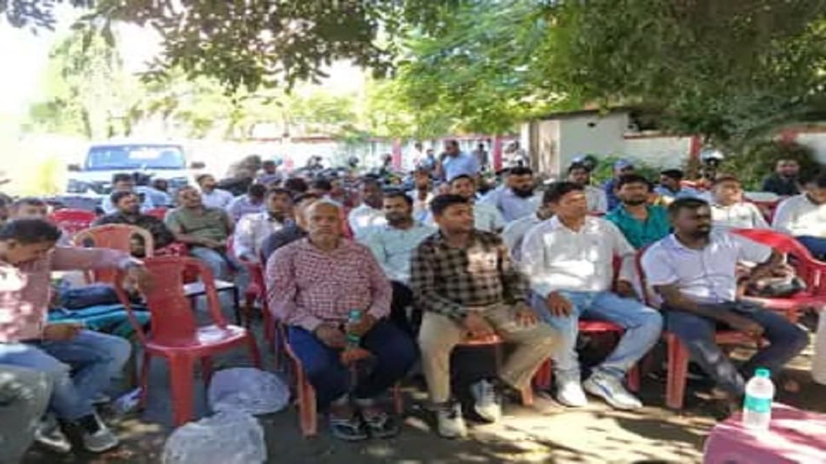 हसनपुर में पंचायत सचिव से मारपीट का मामला गरमाया, 27 सितंबर से आंदोलन की घोषणा