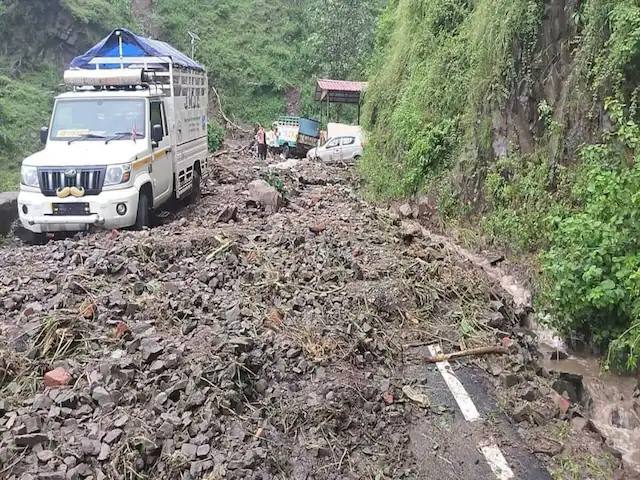 हिमाचल के बिलासपुर में बादल फटा, मंडी में लैंडस्लाइड:10 गाड़ियां मलबे में दबीं, सड़क बही ; अबतक देश में सामान्य से 7% ज्यादा बारिश, 15 सितंबर से मानसून की वापसी संभव