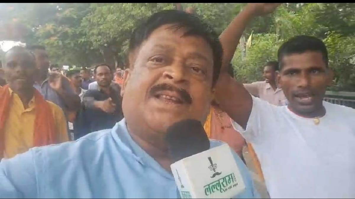 होमगार्ड भर्ती की मांग को लेकर पटना की सड़कों पर उतरे अभ्यर्थी, कहा – सरकार दे नियुक्ति, नहीं तो होगा बड़ा आंदोलन
