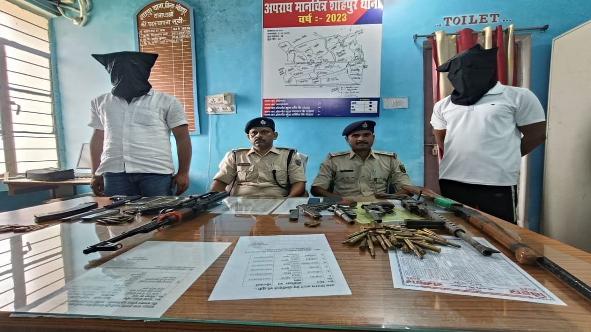 भोजपुर में STF की बड़ी कार्रवाई, एके-47 समेत हथियारों का जखीरा बरामद, दो तस्कर गिरफ्तार