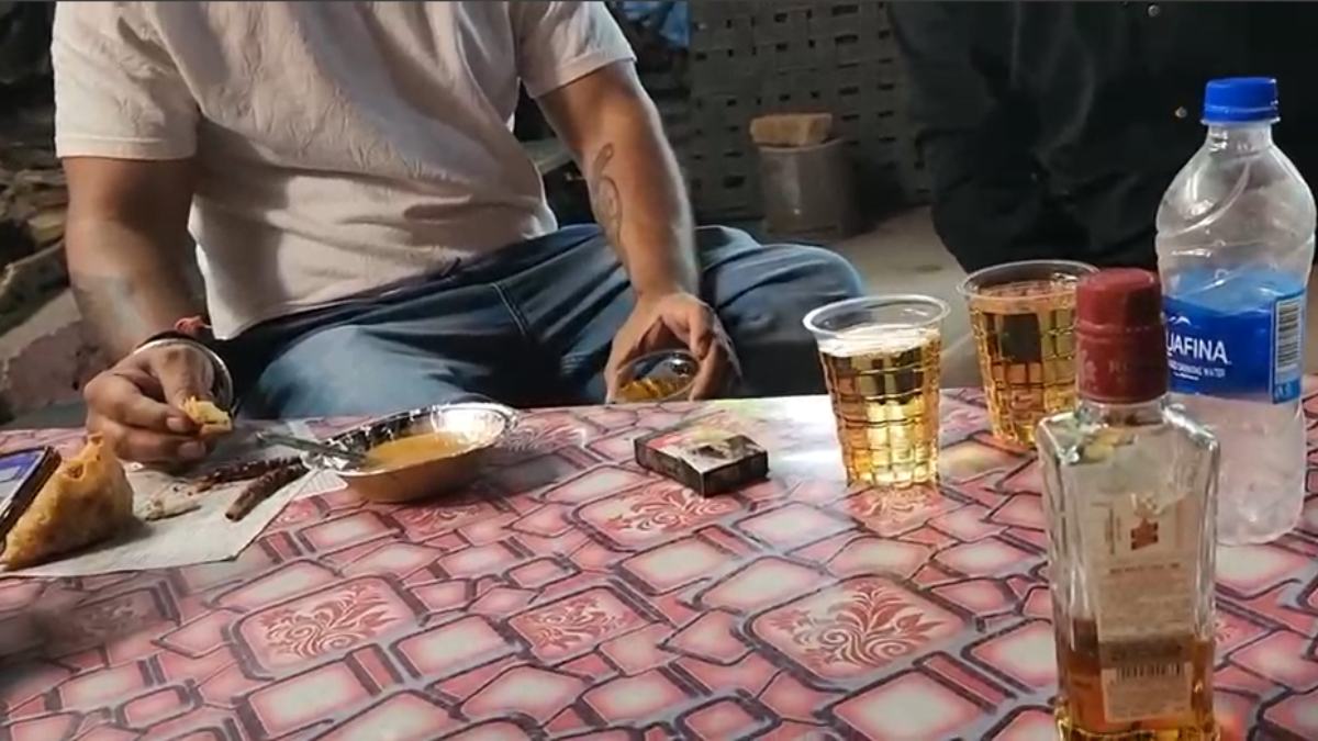 CG NEWS: डोंगरगढ़ में शराबबंदी कागजों तक सीमित, गली-गली बिक रही मौत की बोतलें