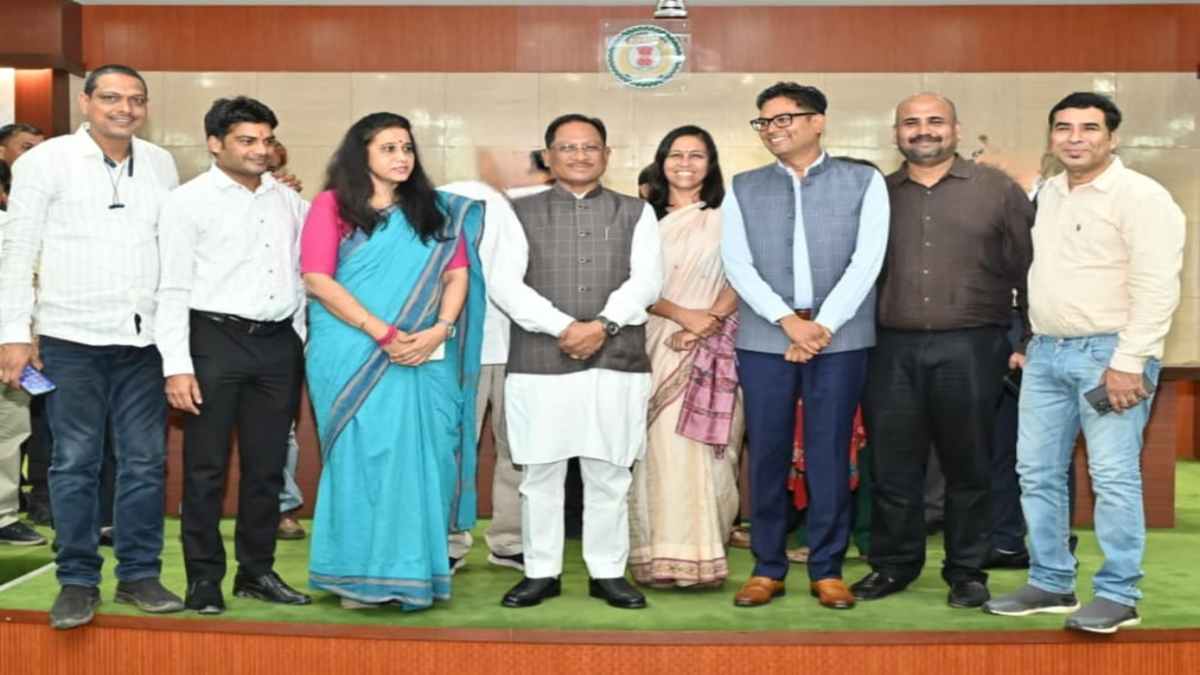 मुख्यमंत्री साय से लघु उद्योग भारती के प्रतिनिधिमंडल ने की मुलाकात, कहा – जीएसटी दरों में बदलाव विकसित भारत के लिए होगा मील का पत्थर