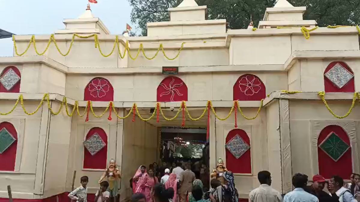 नेवारीगुड़ा दुर्गा पंडाल बना श्रद्धा का केंद्र, 51 शक्तिपीठ और मां नवदुर्गा के रूपों की दर्शन करने आस्था का सैलाब…