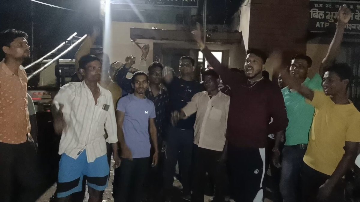 CG NEWS: बिजली कटौती से नाराज ग्रामीणों ने विद्युत कार्यालय का किया घेराव, उग्र आंदोलन की चेतावनी